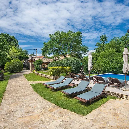 펜션 Sonnige Mit Privatem Pool, Wlan, Klima, Garten Und Grill