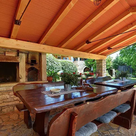 Sonnige Mit Privatem Pool, Wlan, Klima, Garten Und Grill Semesterbostad